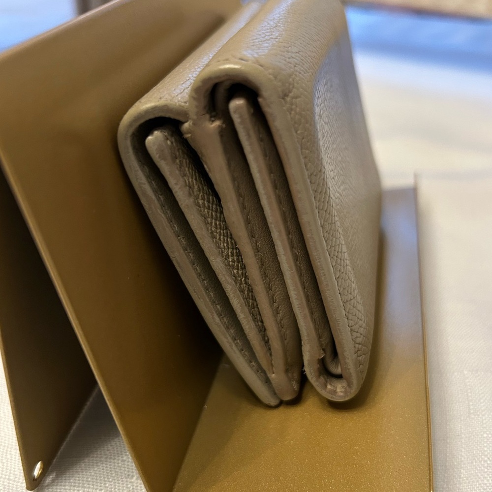 Dior Tan 30 Montaigne Wallet with CD Logo - Picture 6 of 16